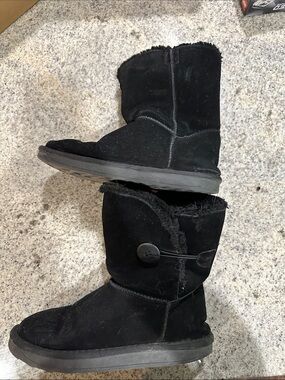 Vepose Black Suede Button-Detail Winter Boots
